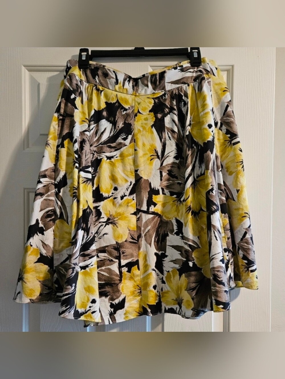 LIMITED Full Skirt - Lined - yellow black white back zipper Large